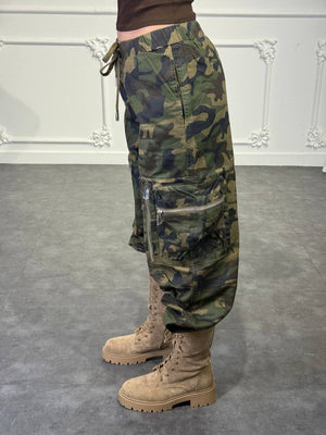 pantaloni con tasconi con zip