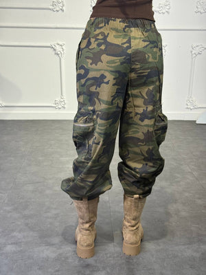 pantaloni con tasconi con zip