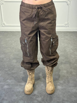 pantaloni con tasconi con zip