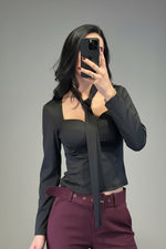 maglia in licra con foulard