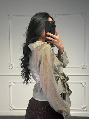 camicia con fiocco laterale