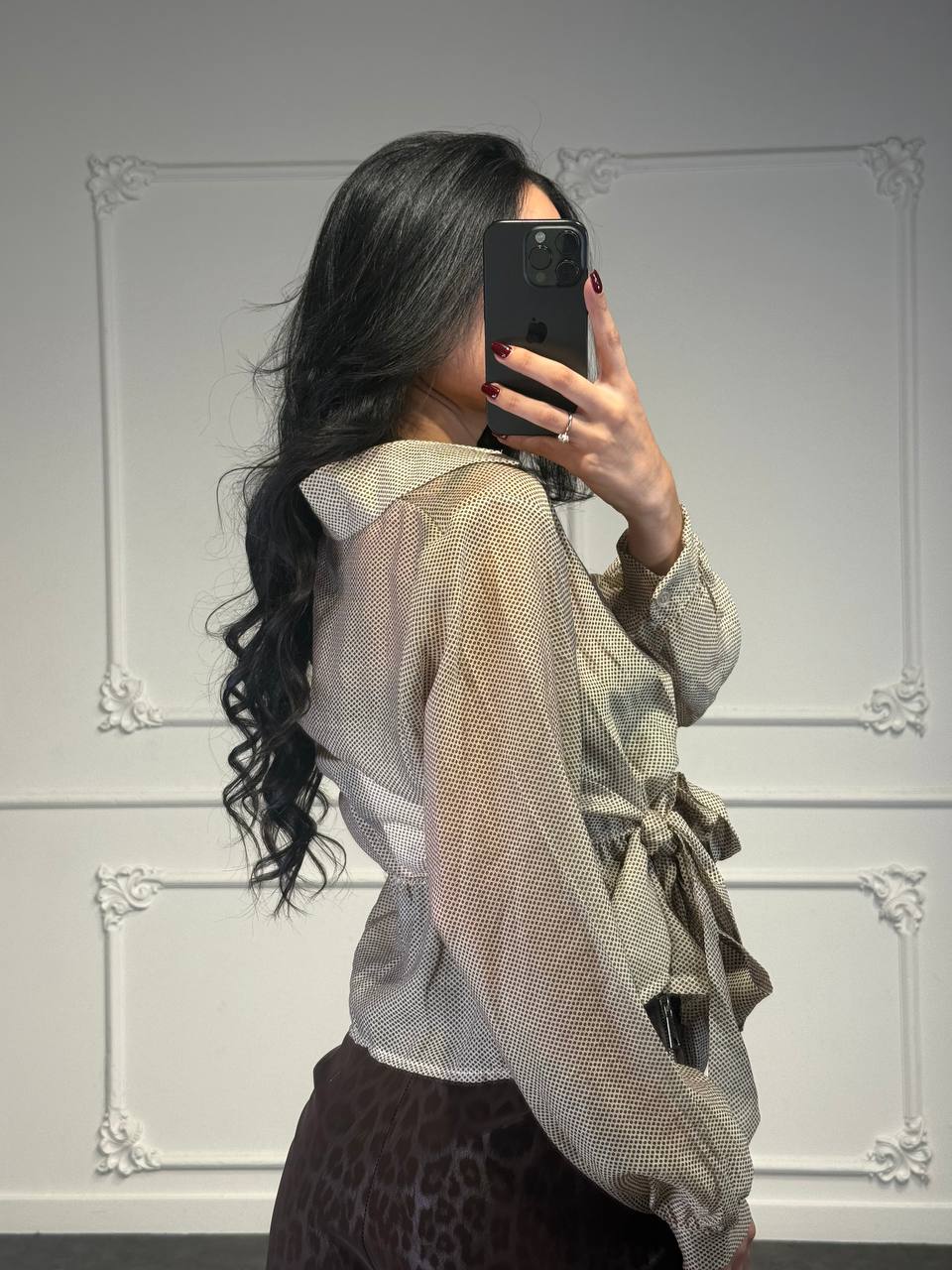 camicia con fiocco laterale