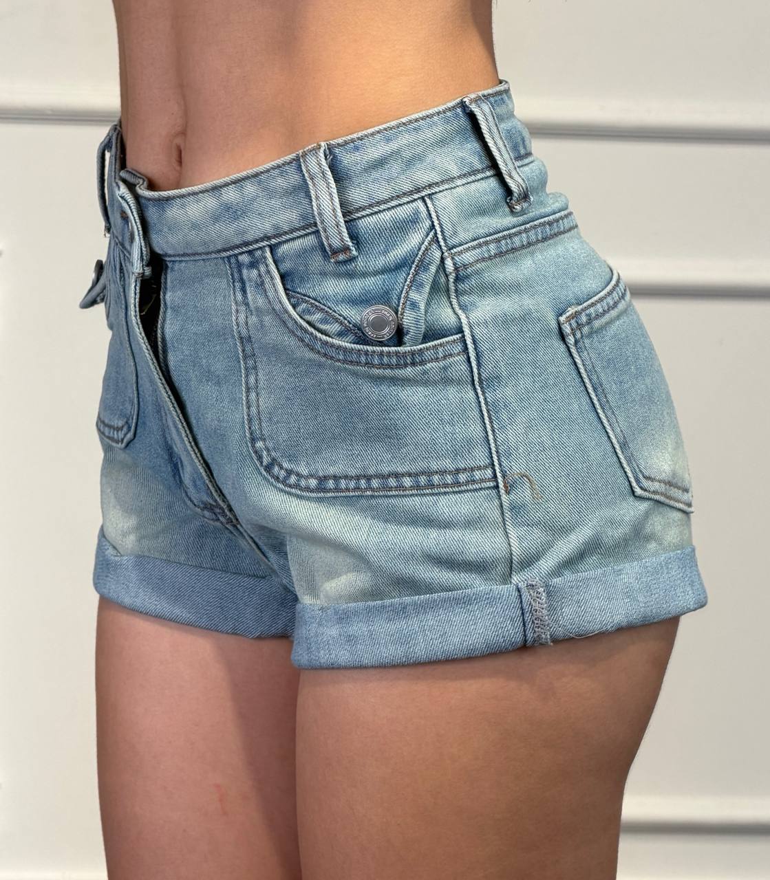 shorts con risvolto