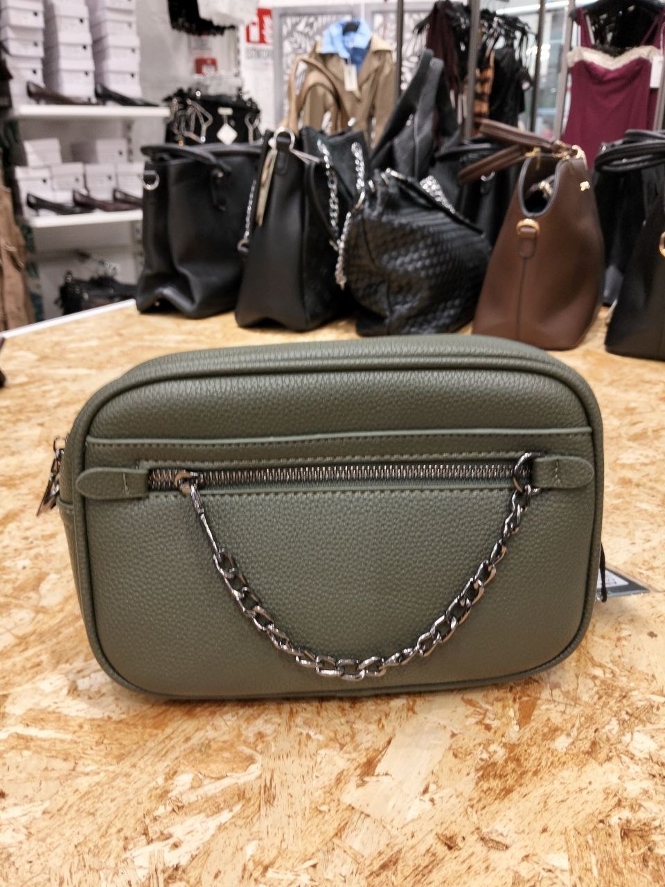 borsa tracolla con catena