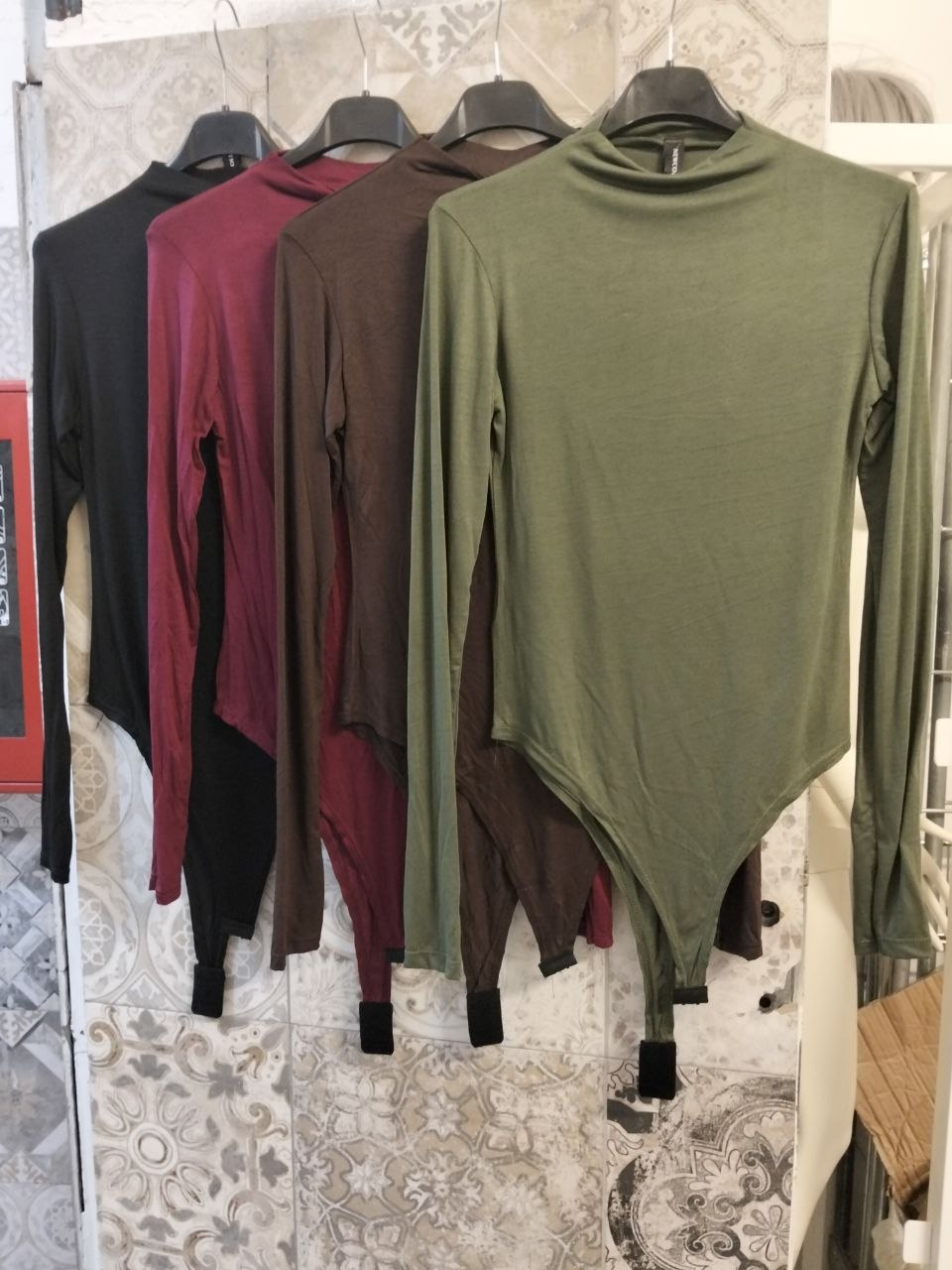 body semivelato con mezzo collo