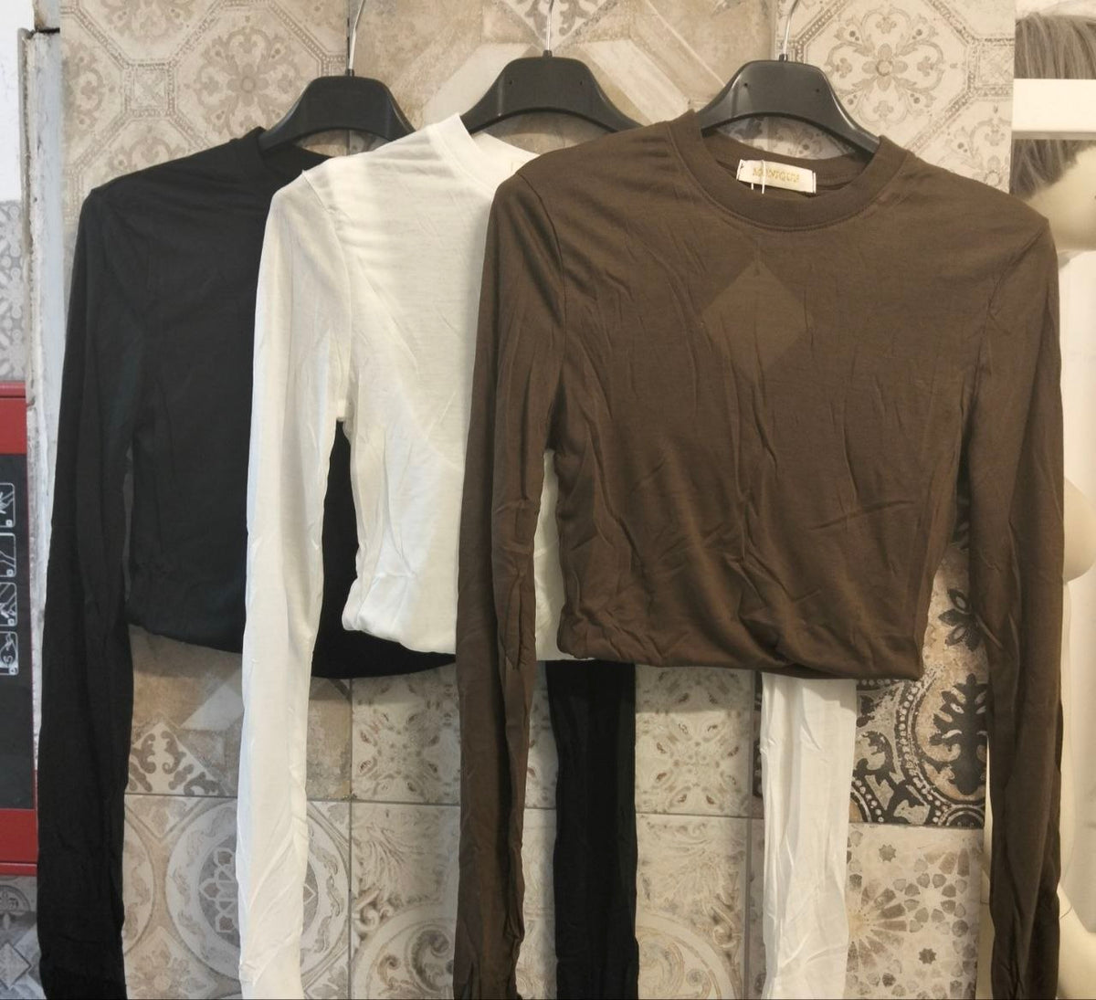 maglia crop semivelata