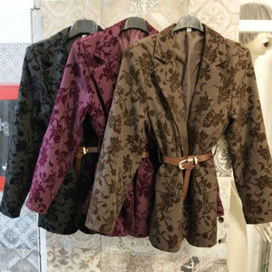 blazer con fiori in rilievo e cinta