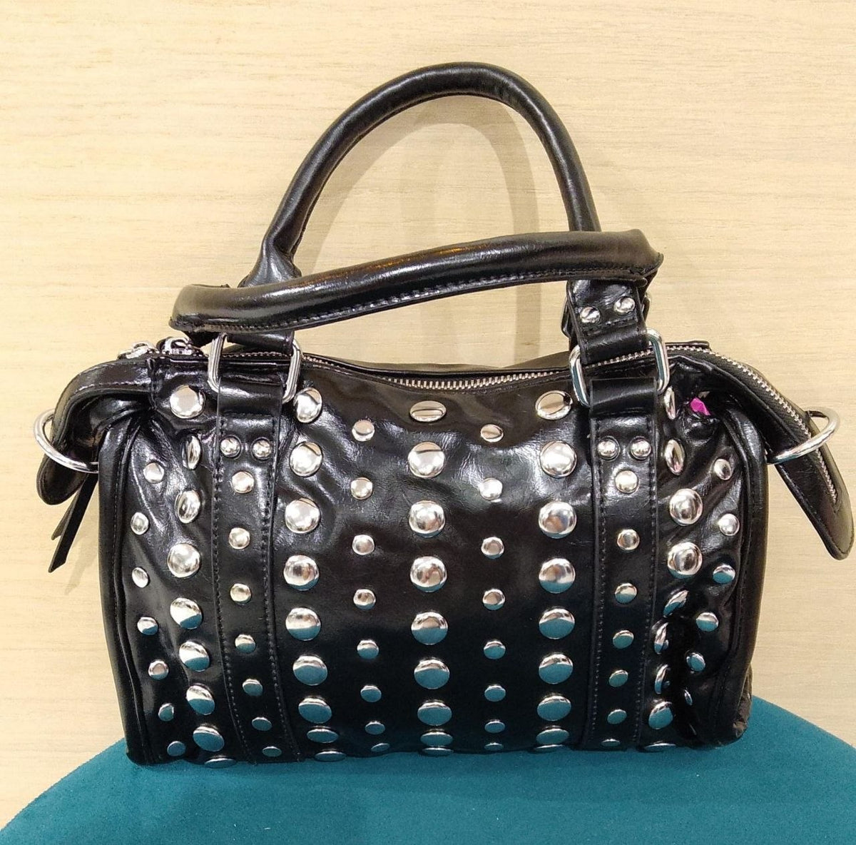 borsa bauletto con borchie