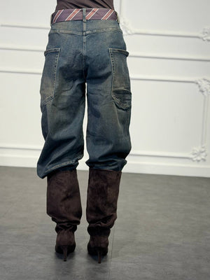 jeans con cravatta