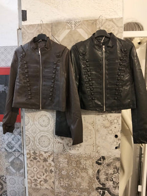 giacchetto in pelle con alamari