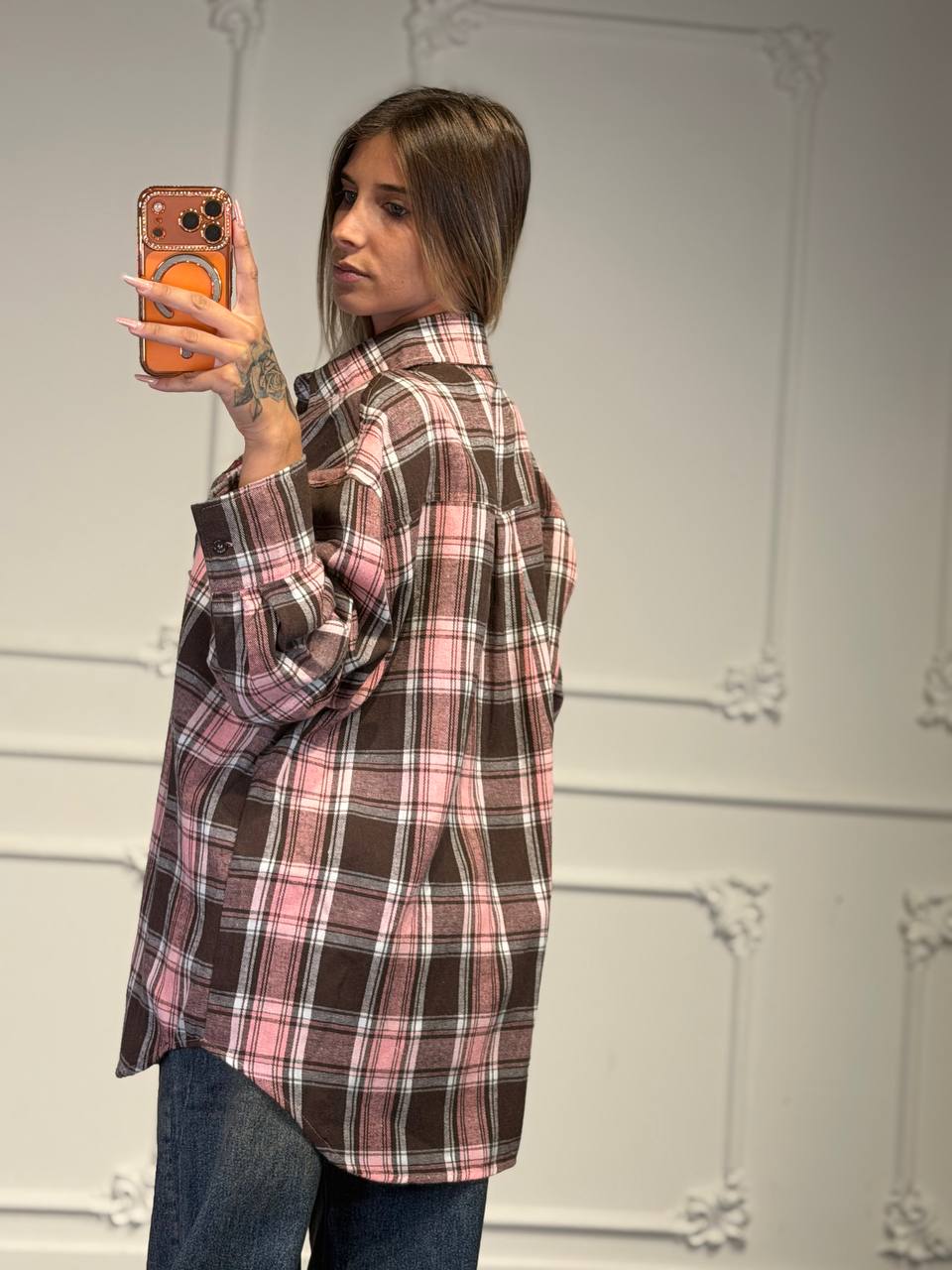 camicia con spille