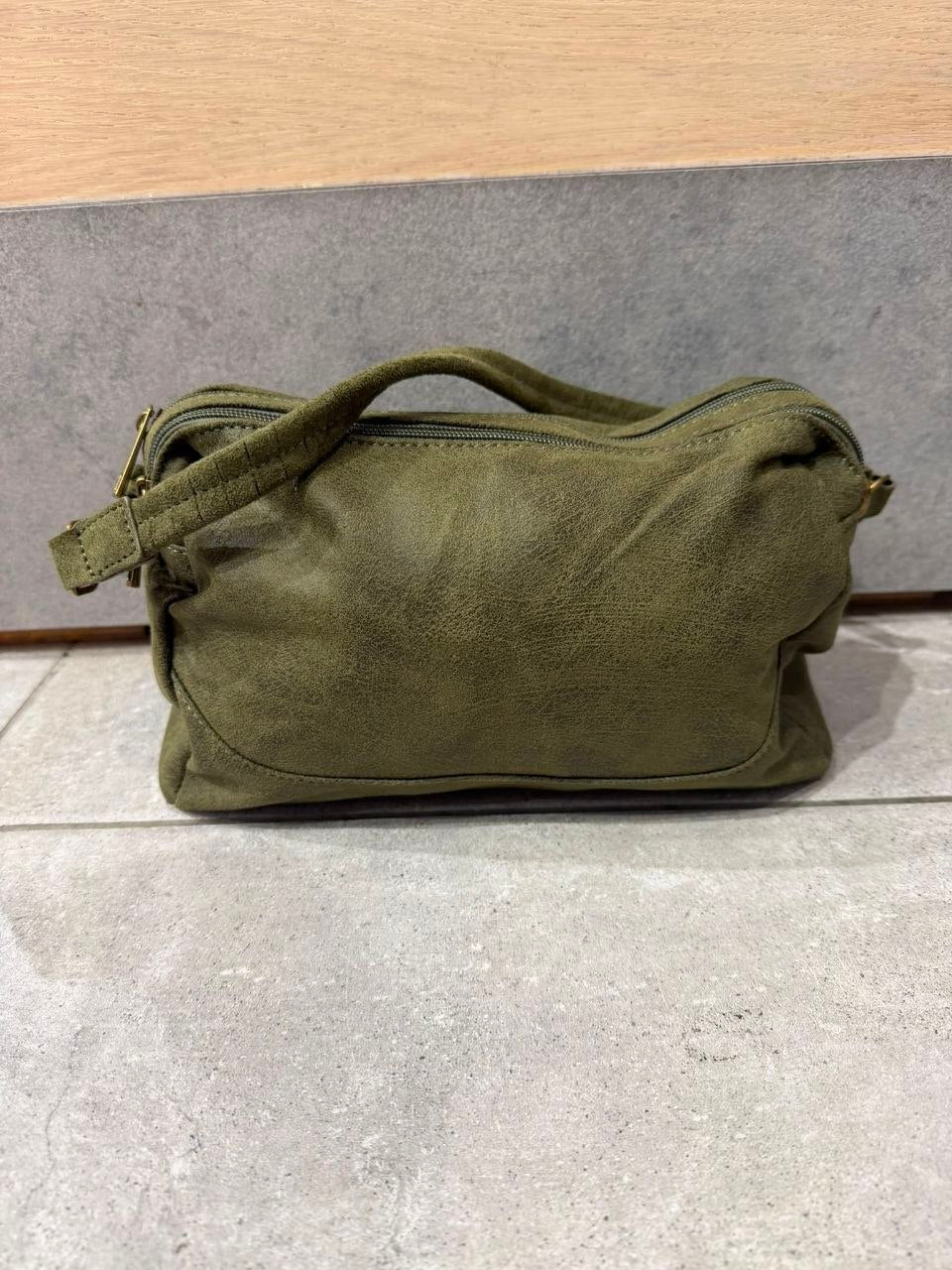 Borsa a spalla effetto scamosciato con peluches