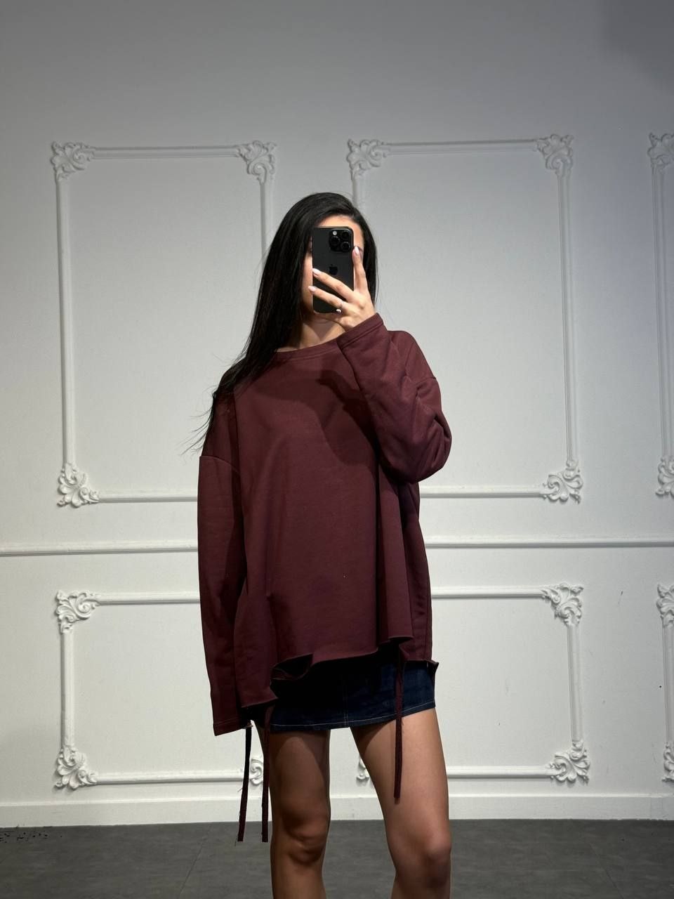 Maglia oversize con tagli sul fondo e lacci laterali