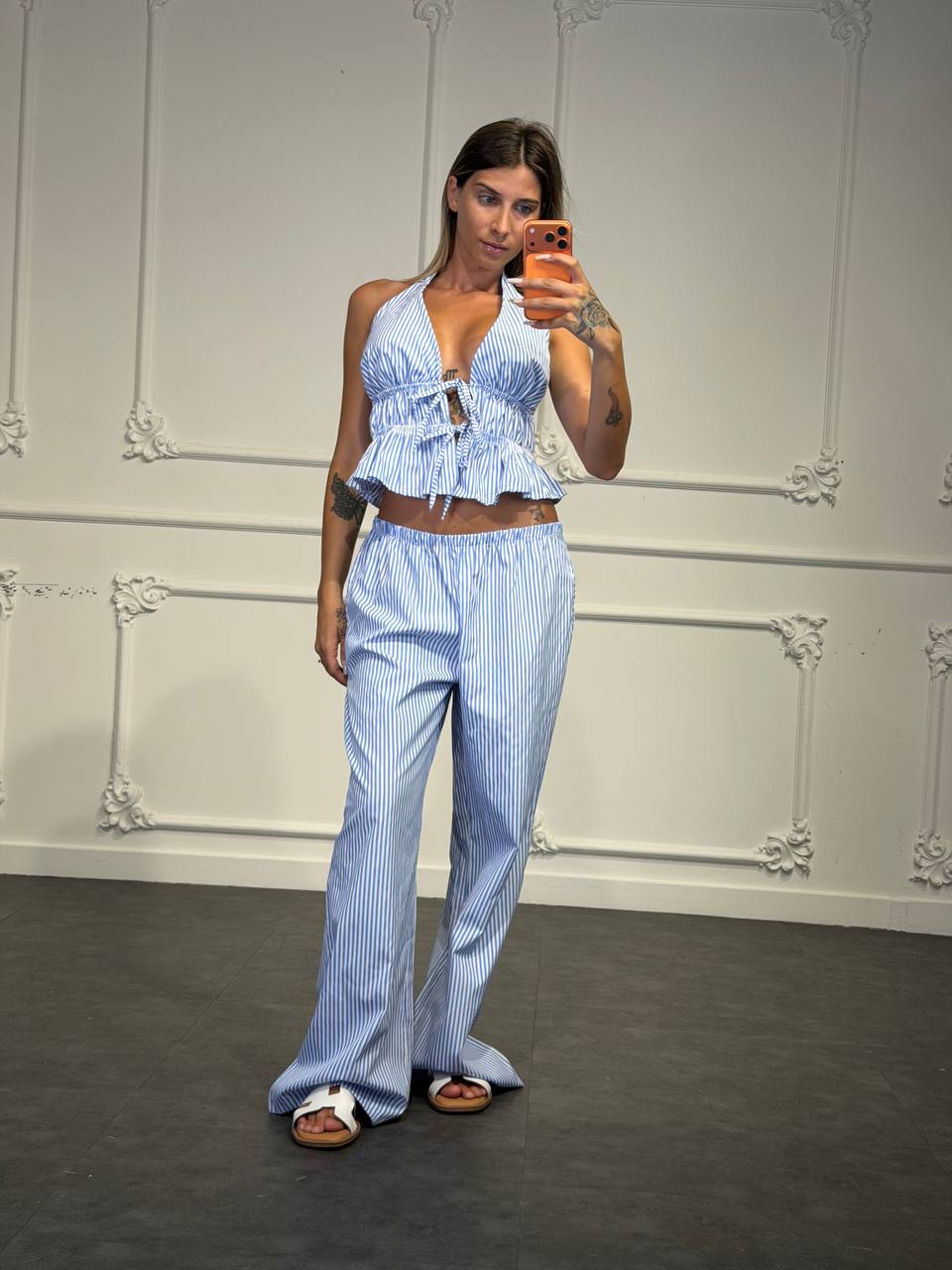 set a righe con allacciatura al collo