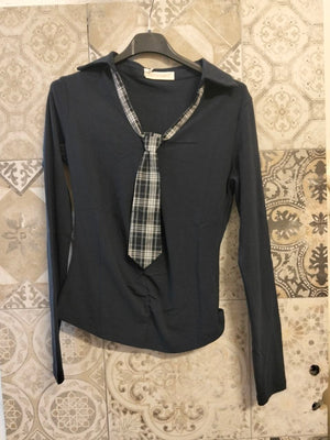 maglia con cravatta