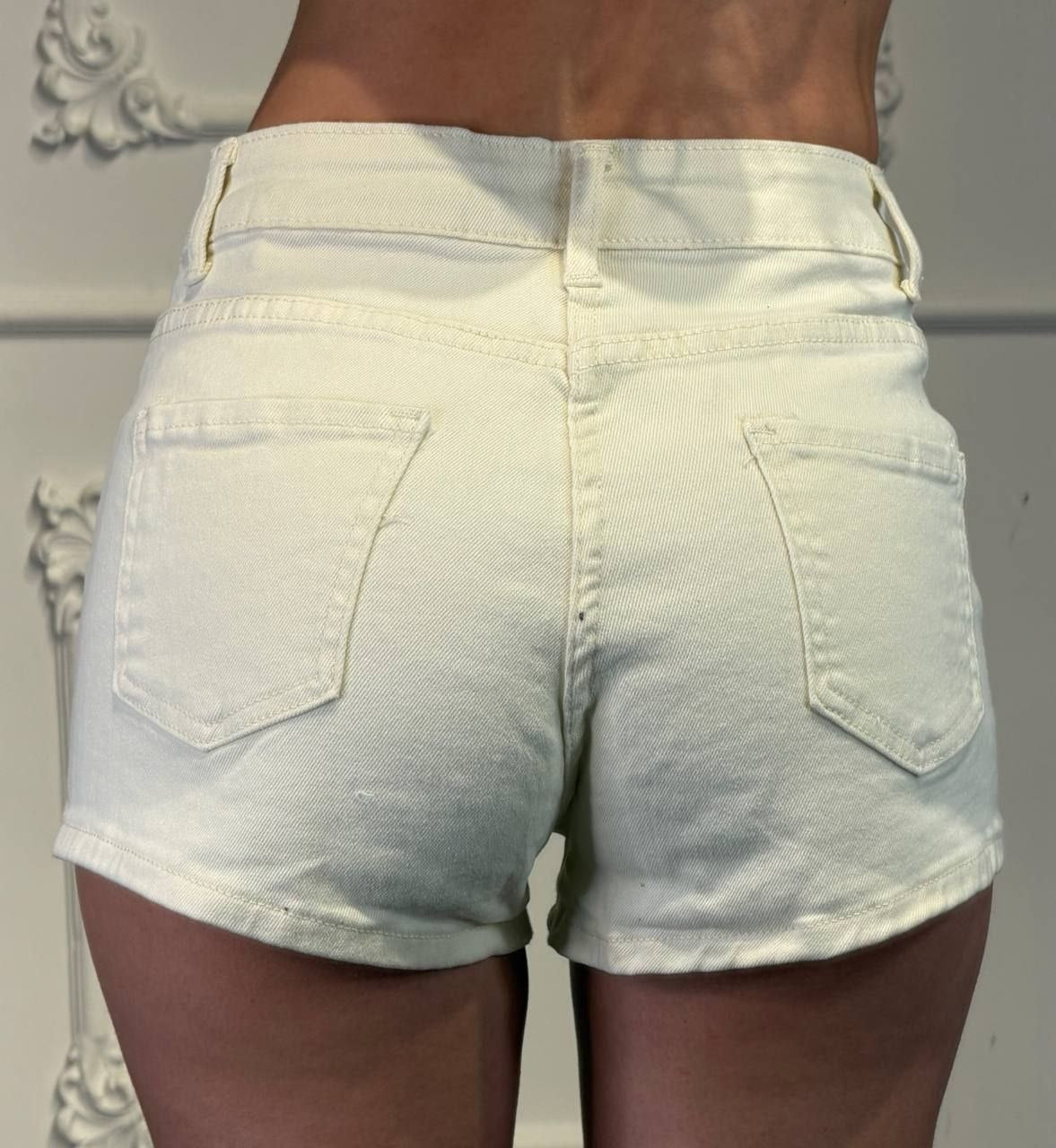 shorts whiteen