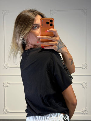maglia a rete con scritte
