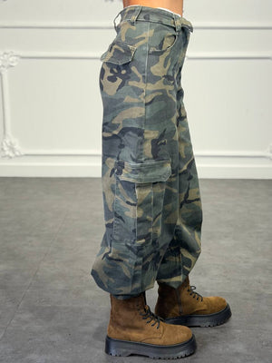 jeans cargo mimetico con tasconi
