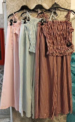 set a righe con pantalone ampio