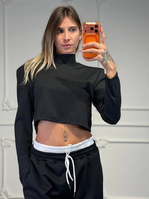 coordinato tuta con maglia crop a collo alto