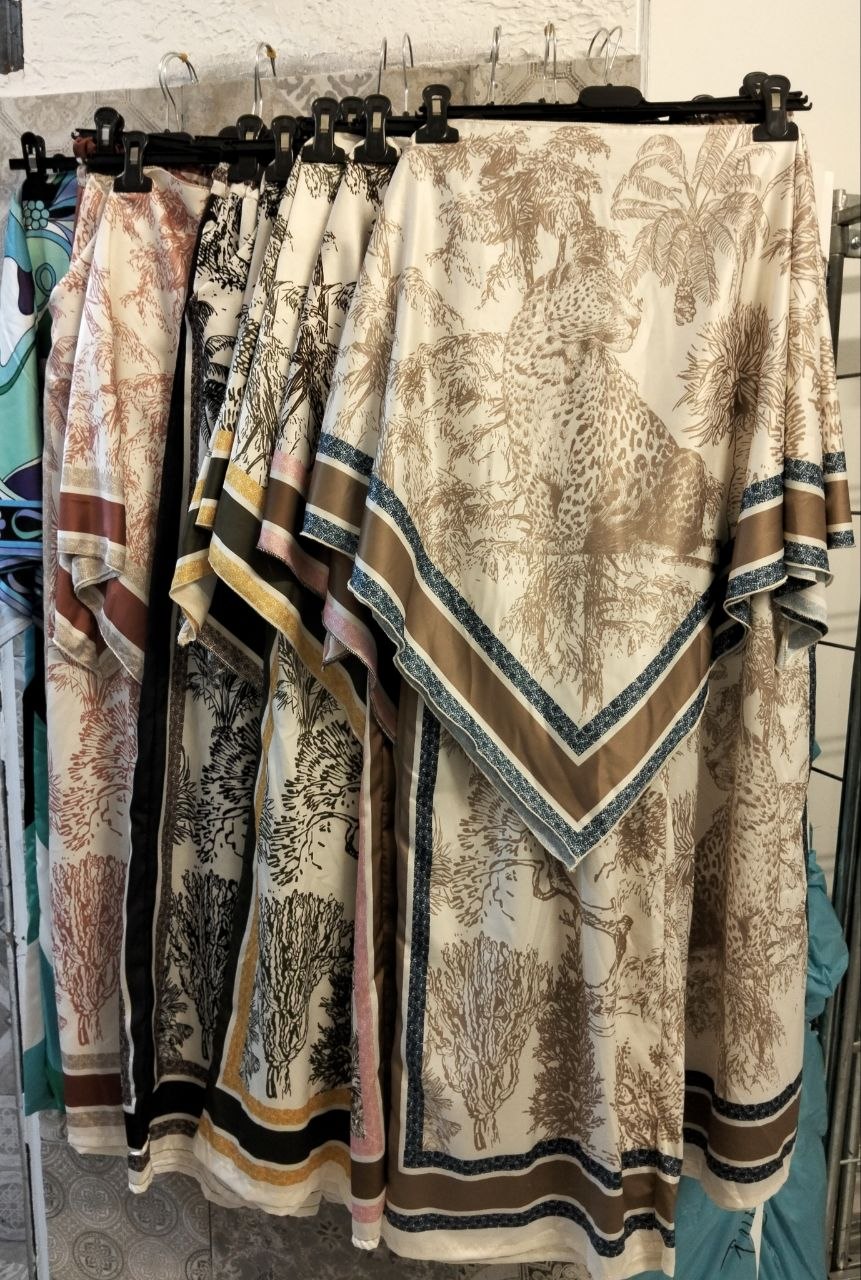 Coordinato Donna Due Pezzi con Top a Foulard e Pantaloni Palazzo, Stampa Tropicale A