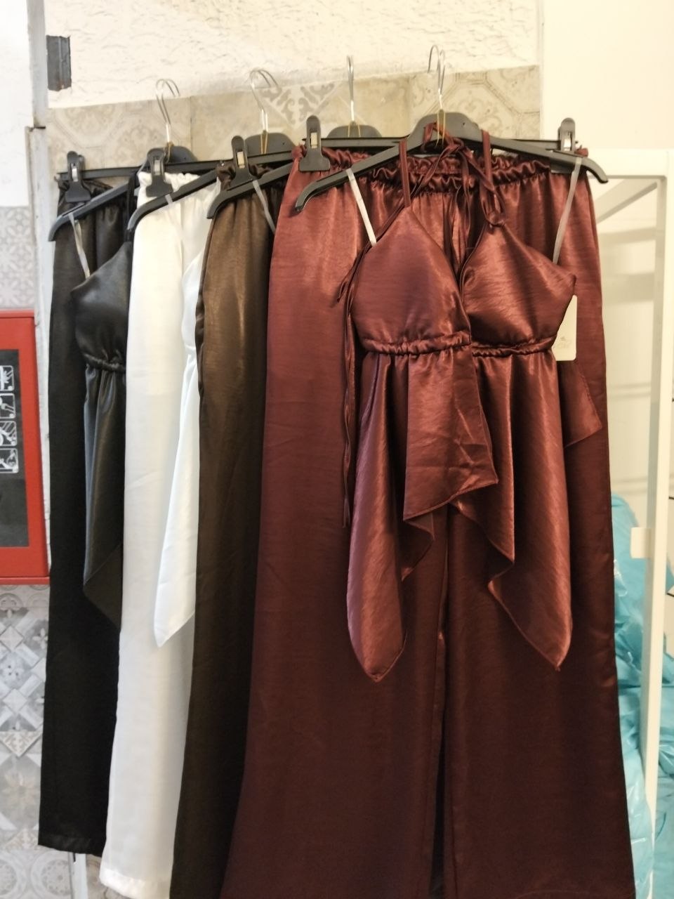 coordinato Donna Due Pezzi in Raso con Top a Spalline e Pantaloni Palazzo