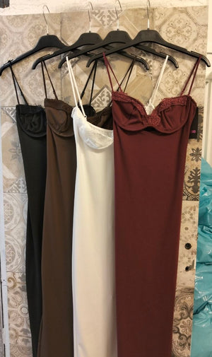Abito Lungo Donna Aderente con Coppe Sagomate Bordo in Pizzo e Spalline Sottili