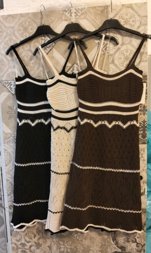 Abito Midi Donna in Maglia Traforata con Righe a Contrasto e Spalline Sottili