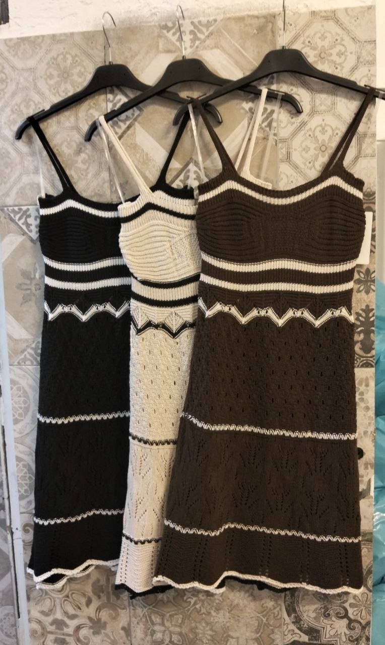 Abito Midi Donna in Maglia Traforata con Righe a Contrasto e Spalline Sottili