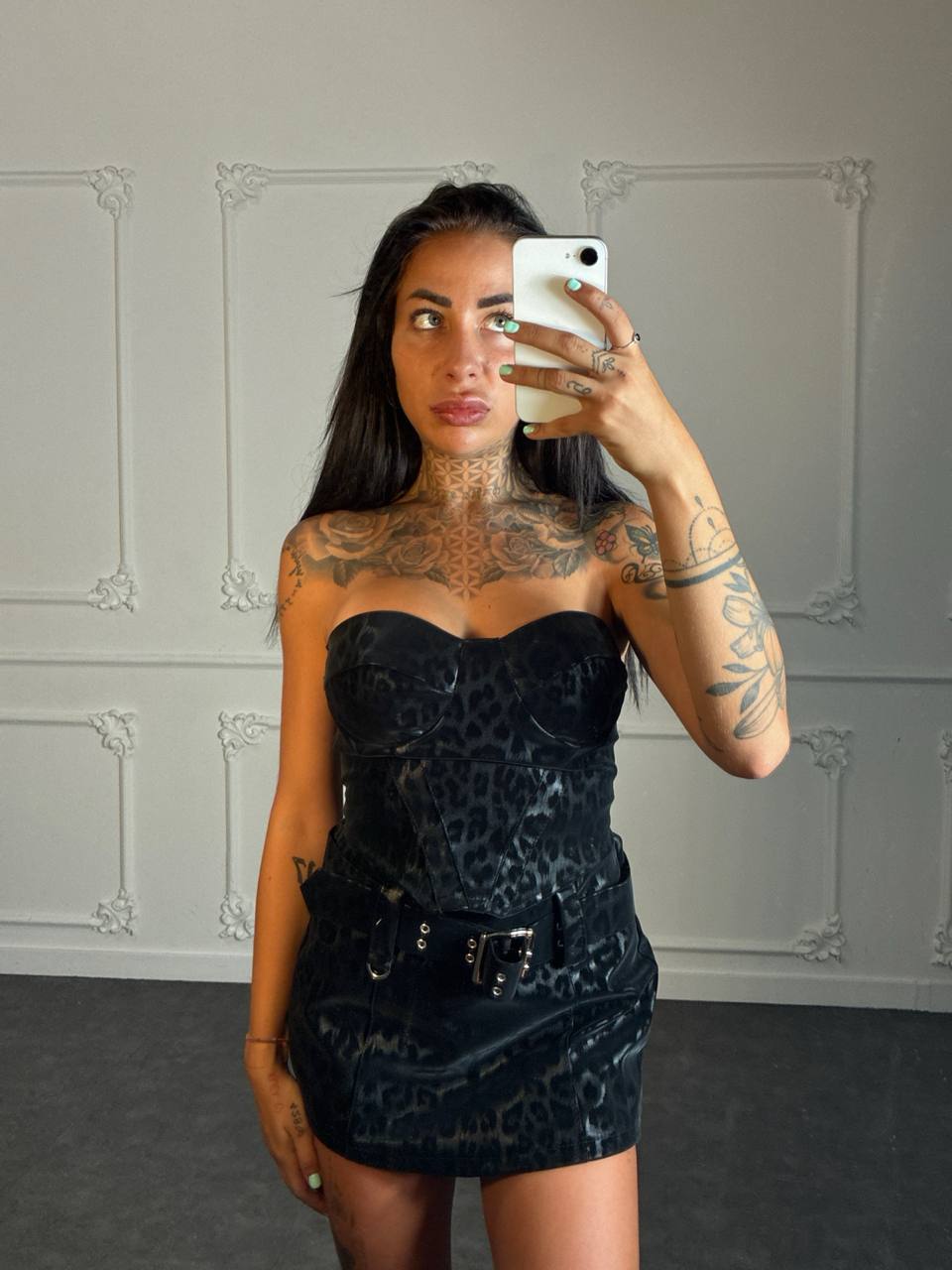 top leather leo
