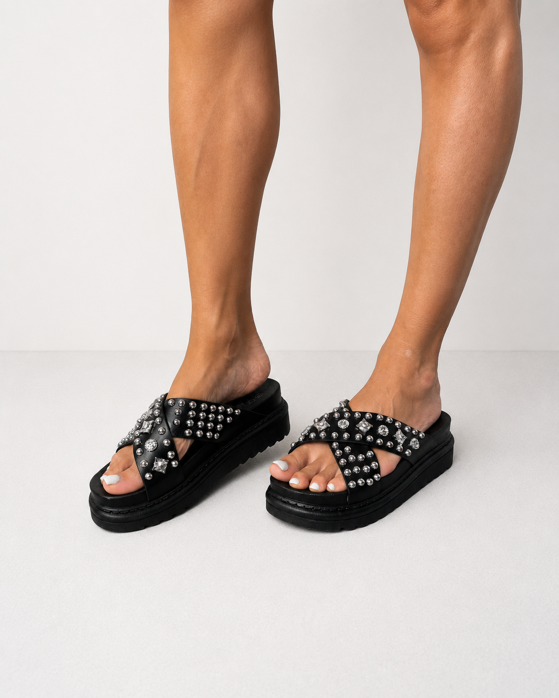 ciabatta platform con borchie
