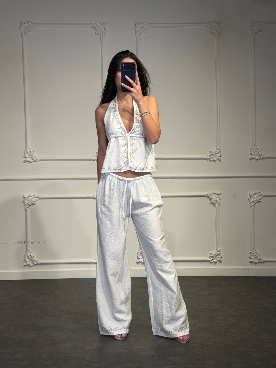 Coordinato Donna Due Pezzi con Top Drappeggiato e Pantaloni Palazzo con Applicazioni