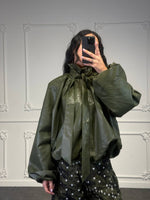 bomber in pelle con fiocco