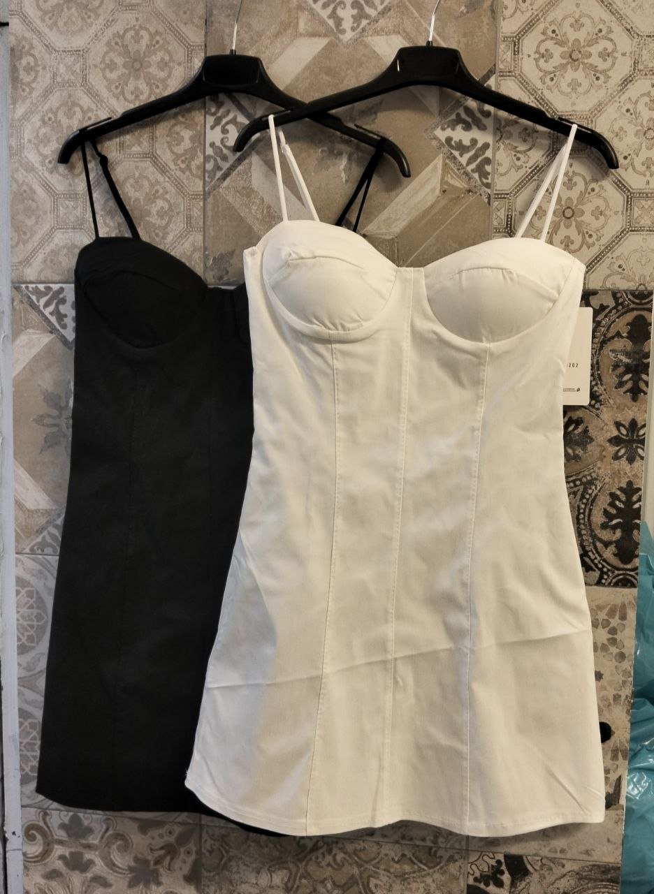 Abito Corto Aderente con Coppe Sagomate e Spalline Sottili - Dverso Fashion