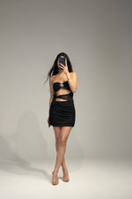 Abito Corto in Pizzo con Cut Out Laterale Drappeggio e Spilla Sole - Dverso Fashion