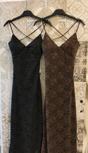 Abito lungo in pizzo con scollo a V e linea aderente - Dverso Fashion