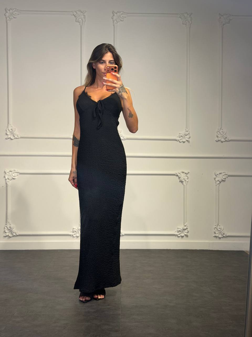Abito Lungo in Tessuto Operato con Fiocco sul Décolleté, Spalline Sottili - Dverso Fashion