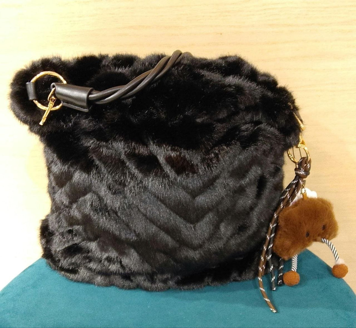 borsa peluches a secchiello - Dverso Fashion