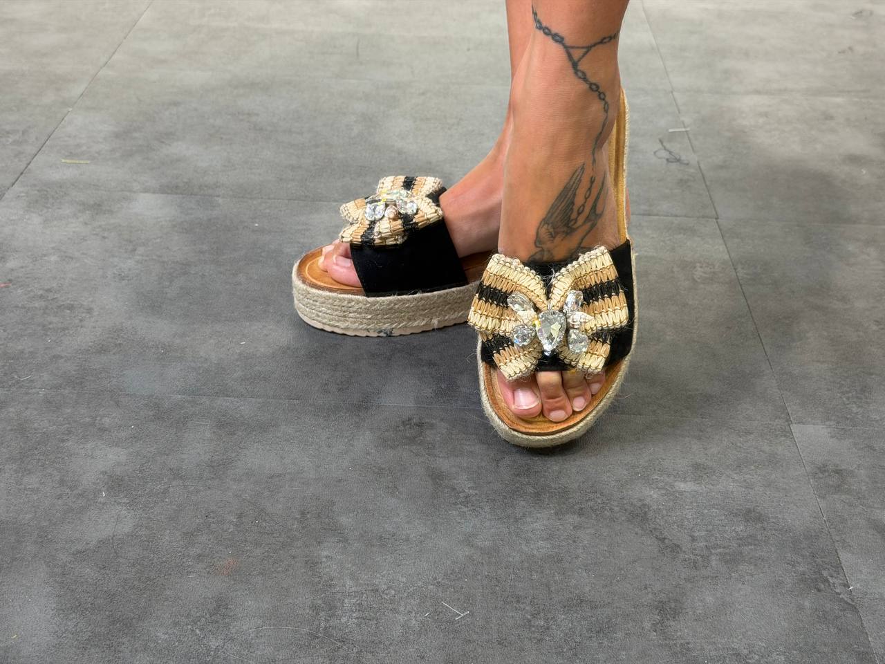 ciabatta con platform e fiore - Dverso Fashion