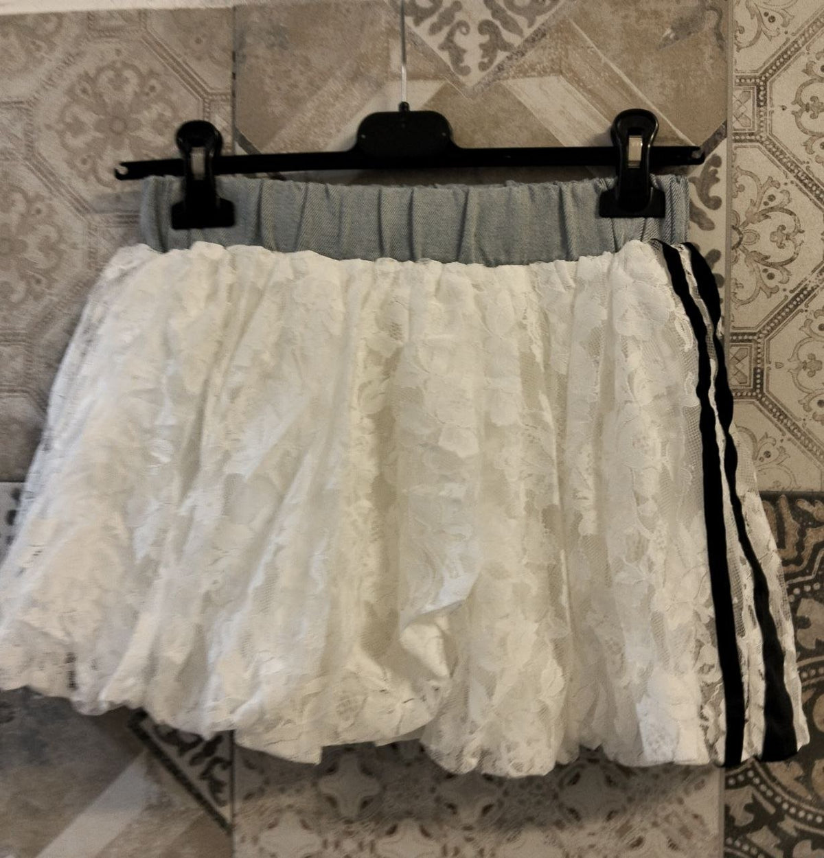 gonna adi con pizzo e balze - Dverso Fashion