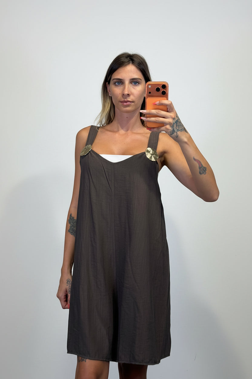 Jumpsuit Corta in Lino con Spalline Larghe e Dettagli Metallici - Dverso Fashion