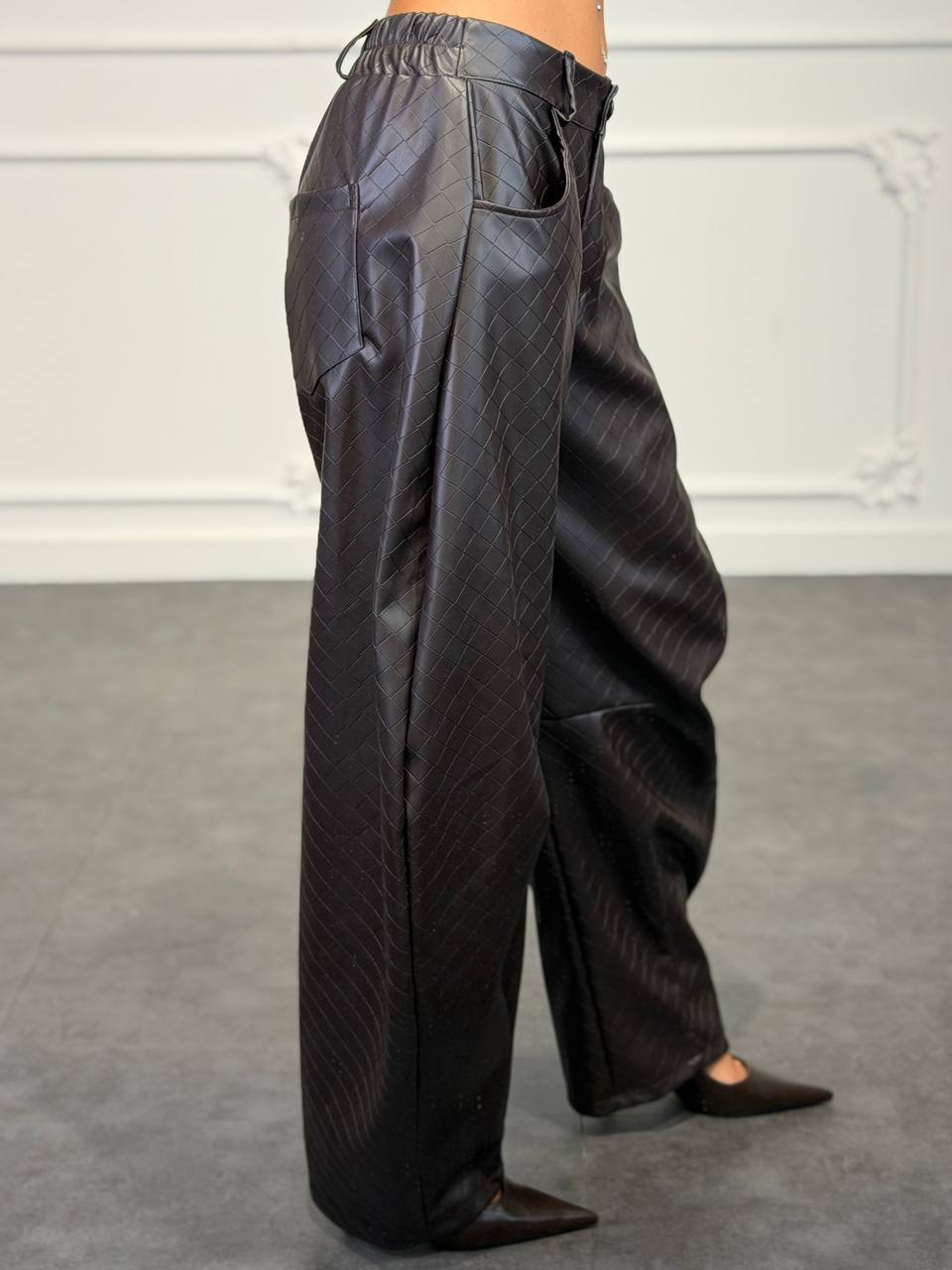 pantalone balloon in pelle con trama lavorata - Dverso Fashion