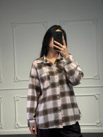 Camicia oversize a quadri e tasche frontali