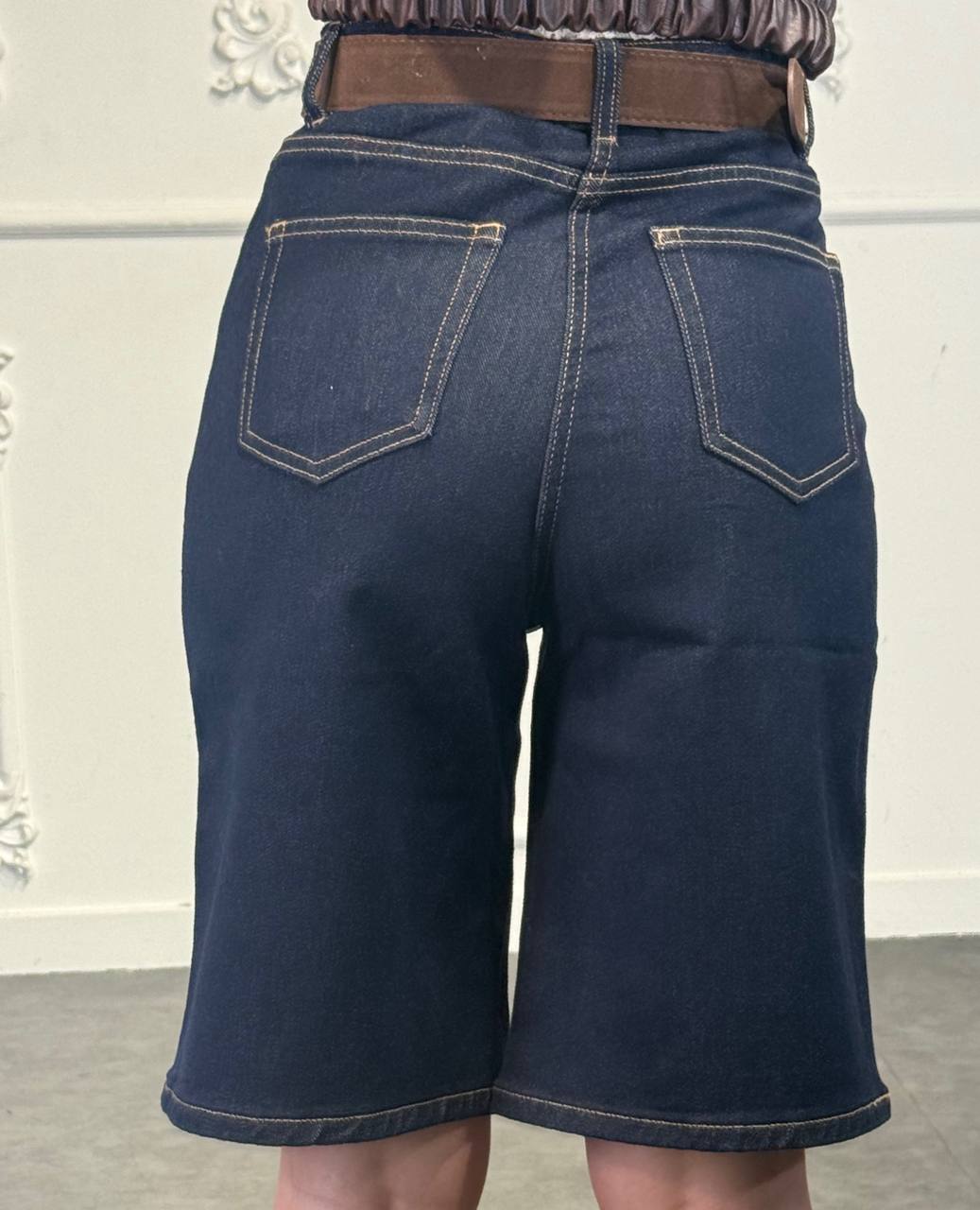 Bermuda in denim a vita alta con cintura