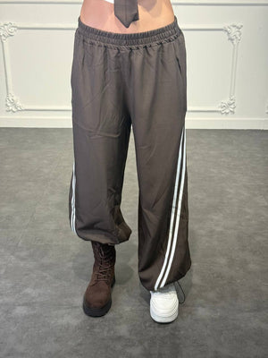 Pantalone jogger con bande laterali a contrasto