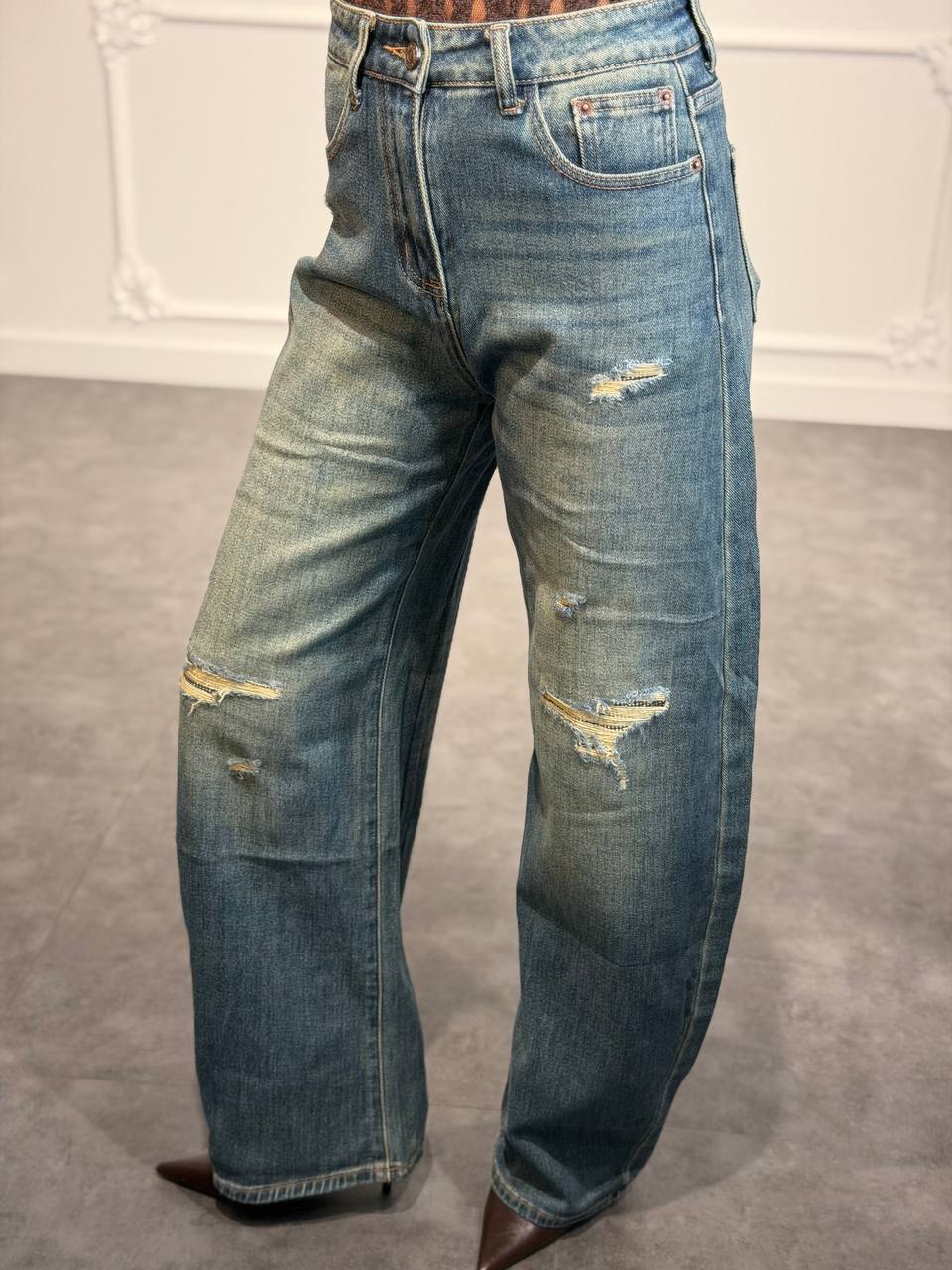 Jeans balloon destroyed