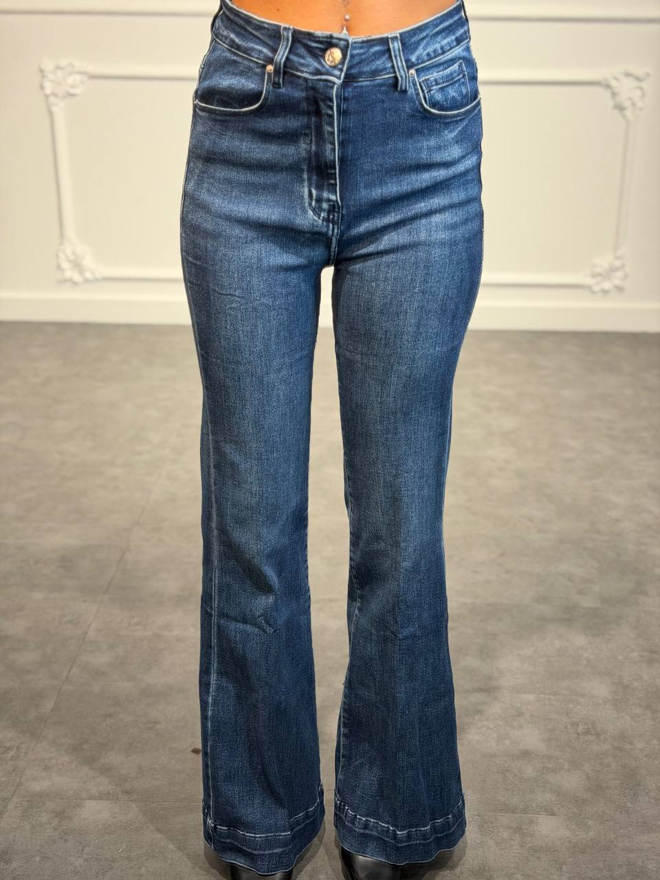 Jeans flare fit con gamba svasata