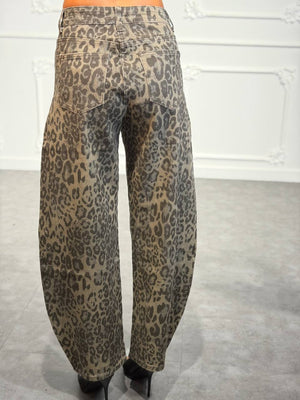 Jeans balloon animalier con strass all-over