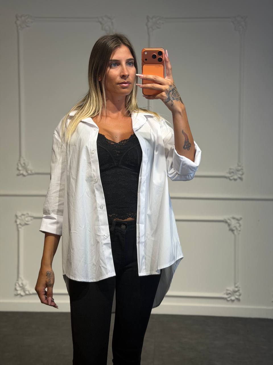 Camicia oversize e fondo stondato