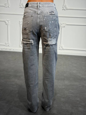 Jeans straight con dettagli destroyed sul retro e tasca gioiello con strass